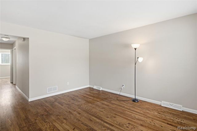 18634 Common Road, Roseville, MI 48066