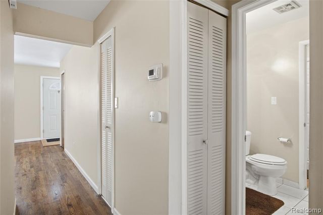 18634 Common Road, Roseville, MI 48066