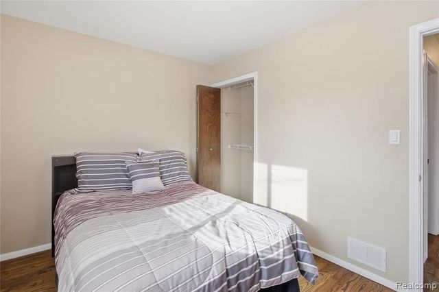 18634 Common Road, Roseville, MI 48066