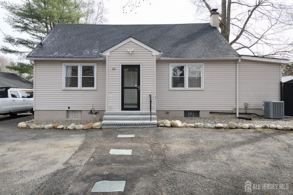 1550 Englishtown Road, Old Bridge, NJ 08857