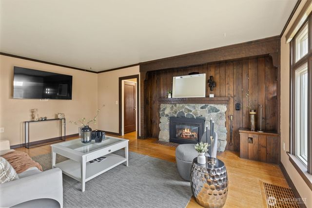 21522 92nd Avenue W, Edmonds, WA 98020