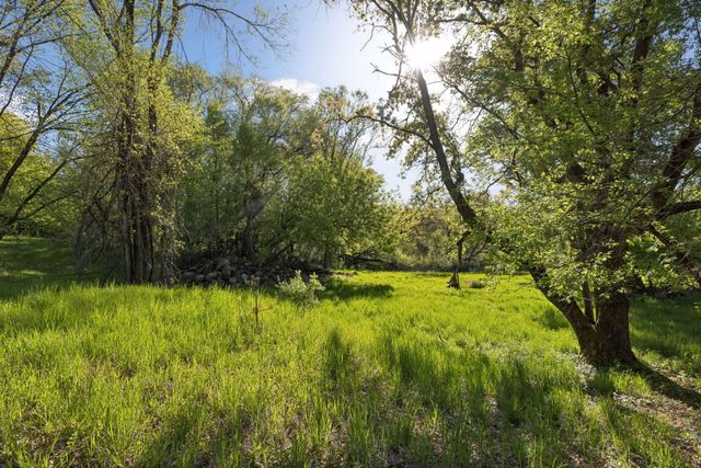 3 Sunfish Ln, Sunfish Lake, MN 55118