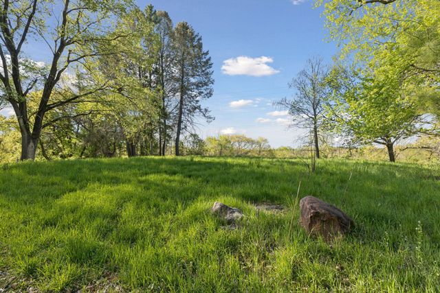 3 Sunfish Ln, Sunfish Lake, MN 55118