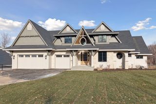 3 Sunfish Ln, Sunfish Lake, MN 55118
