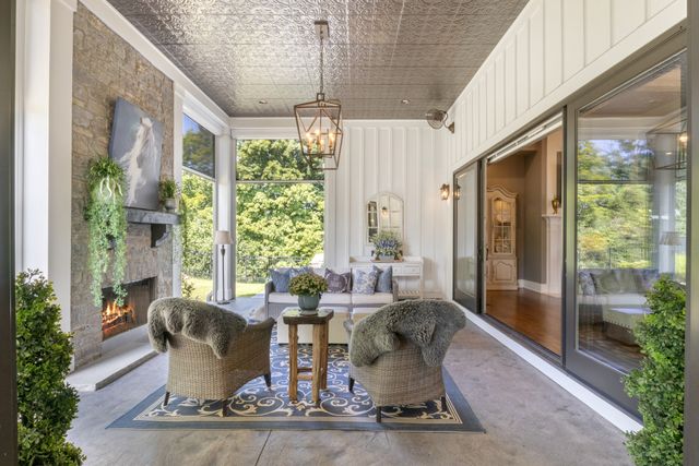 1935 Thompson Station Rd, W, Thompsons Station, TN 37179