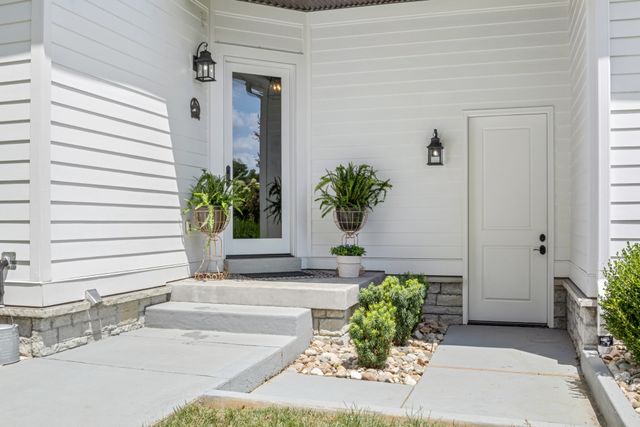 1935 Thompson Station Rd, W, Thompsons Station, TN 37179