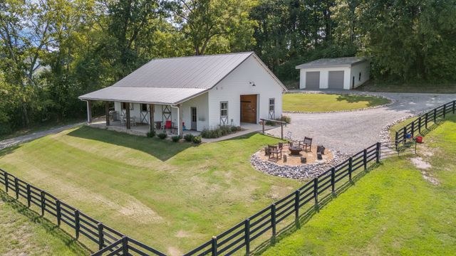 1935 Thompson Station Rd, W, Thompsons Station, TN 37179
