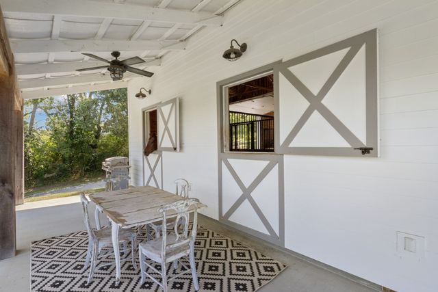 1935 Thompson Station Rd, W, Thompsons Station, TN 37179