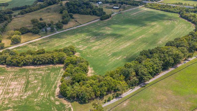 1935 Thompson Station Rd, W, Thompsons Station, TN 37179