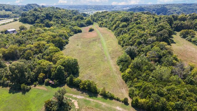 1935 Thompson Station Rd, W, Thompsons Station, TN 37179