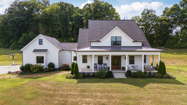 1935 Thompson Station Rd, W, Thompsons Station, TN 37179