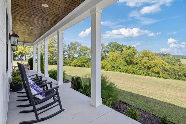 1935 Thompson Station Rd, W, Thompsons Station, TN 37179