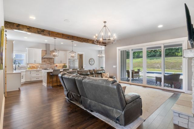 1935 Thompson Station Rd, W, Thompsons Station, TN 37179