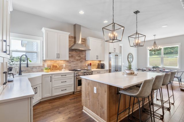 1935 Thompson Station Rd, W, Thompsons Station, TN 37179