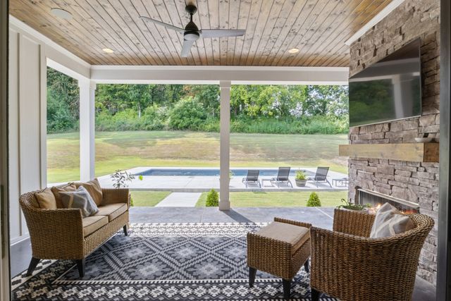 1935 Thompson Station Rd, W, Thompsons Station, TN 37179