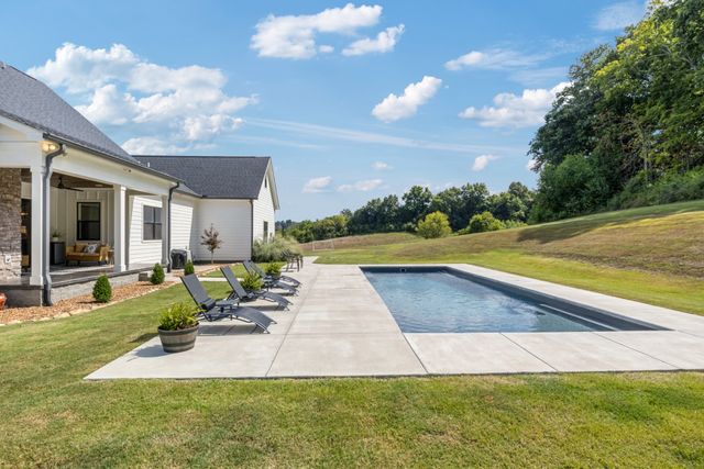 1935 Thompson Station Rd, W, Thompsons Station, TN 37179