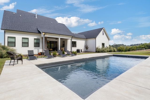 1935 Thompson Station Rd, W, Thompsons Station, TN 37179