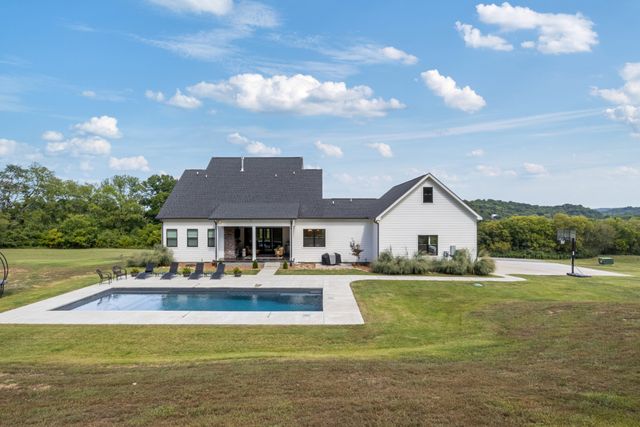 1935 Thompson Station Rd, W, Thompsons Station, TN 37179