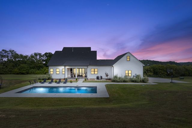 1935 Thompson Station Rd, W, Thompsons Station, TN 37179