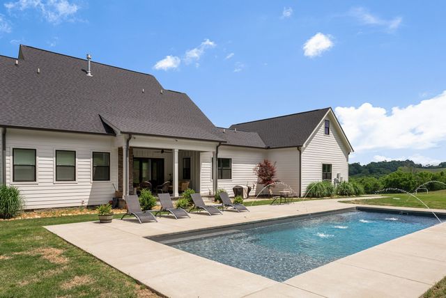1935 Thompson Station Rd, W, Thompsons Station, TN 37179