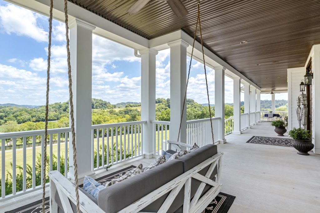 1935 Thompson Station Rd, W, Thompsons Station, TN 37179