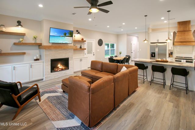 103 Lakeside Drive, Waveland, MS 39576