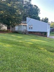102 Bascomb Drive Drive, Woodstock, GA 30189