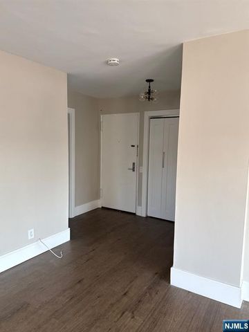 2400 Hudson Terrace 3F, Fort Lee, NJ 07024