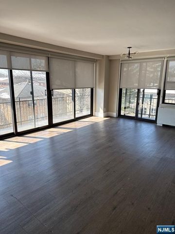 2400 Hudson Terrace 3F, Fort Lee, NJ 07024