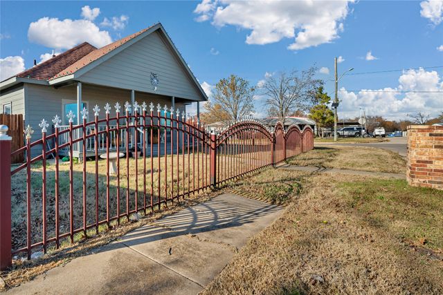 3700 8th Avenue, Fort Worth, TX 76110