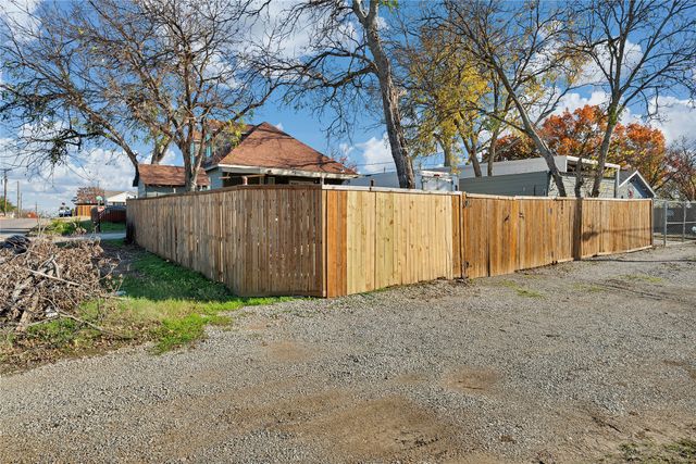 3700 8th Avenue, Fort Worth, TX 76110