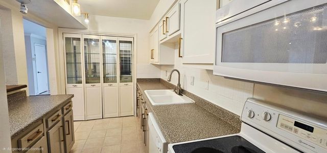11550 Chimney Rock Road 205, Houston, TX 77035