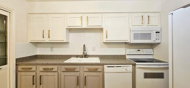 11550 Chimney Rock Road 205, Houston, TX 77035