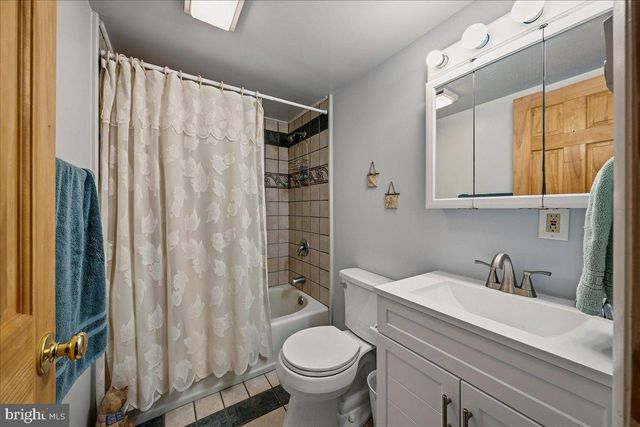 301 ORONO DR, Pocono Lake, PA 18347