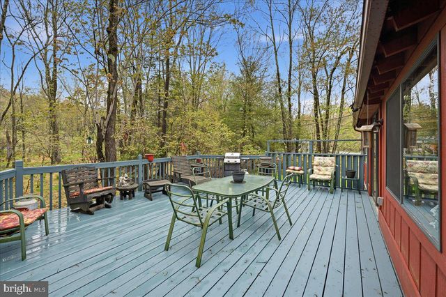 301 ORONO DR, Pocono Lake, PA 18347
