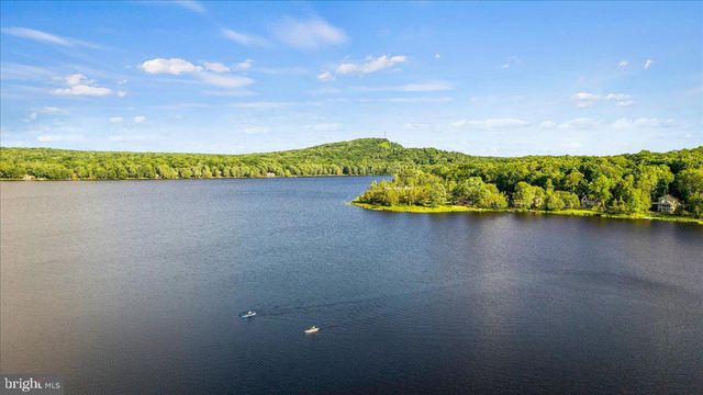 301 ORONO DR, Pocono Lake, PA 18347