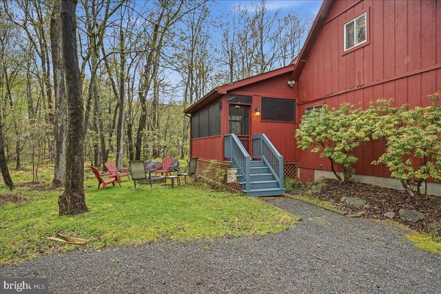 301 ORONO DR, Pocono Lake, PA 18347