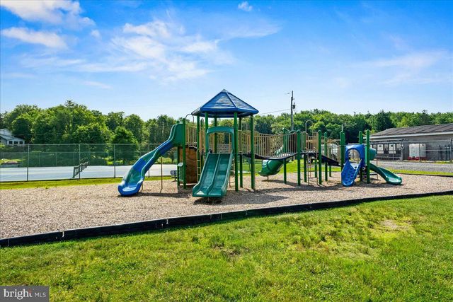 301 ORONO DR, Pocono Lake, PA 18347