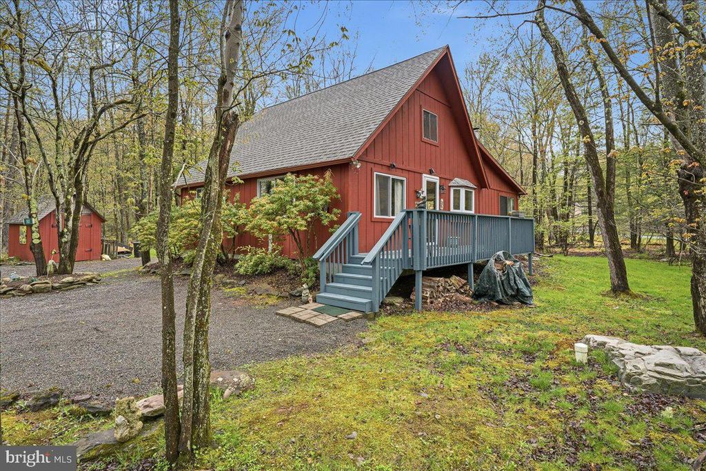 301 ORONO DR, Pocono Lake, PA 18347