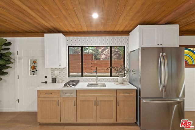 8506 Oak Court, Los Angeles, CA 90046