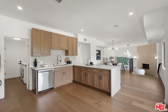 8506 Oak Court, Los Angeles, CA 90046