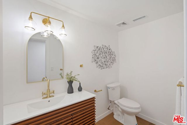 8506 Oak Court, Los Angeles, CA 90046
