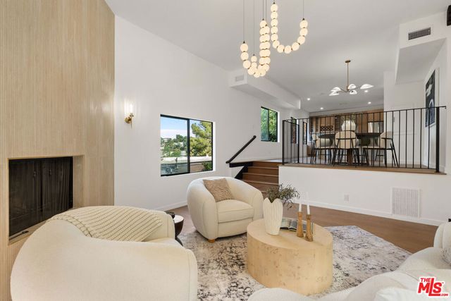 8506 Oak Court, Los Angeles, CA 90046