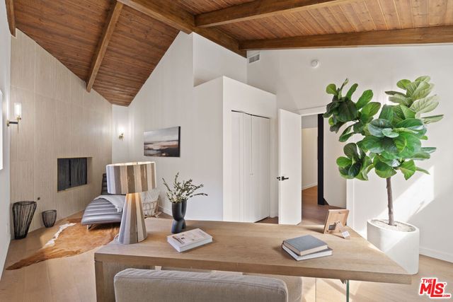 8506 Oak Court, Los Angeles, CA 90046