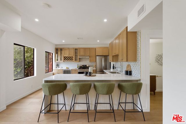 8506 Oak Court, Los Angeles, CA 90046