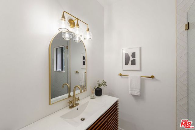 8506 Oak Court, Los Angeles, CA 90046