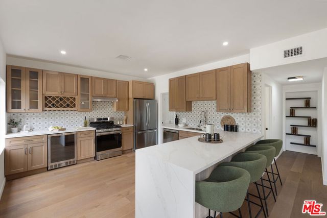 8506 Oak Court, Los Angeles, CA 90046