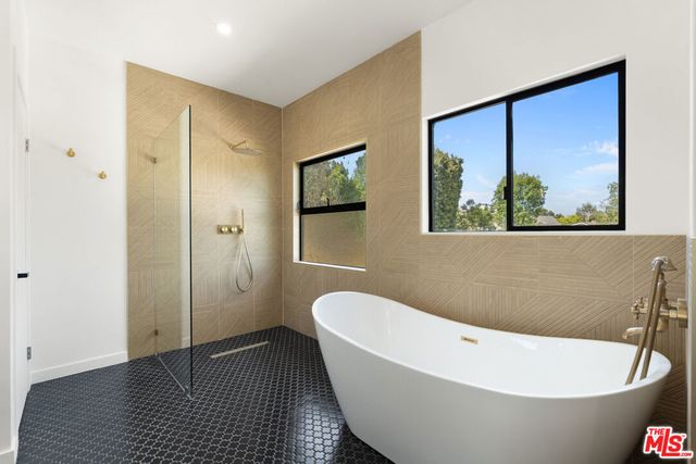 8506 Oak Court, Los Angeles, CA 90046