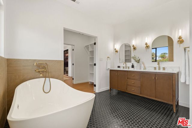 8506 Oak Court, Los Angeles, CA 90046