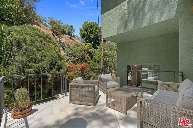 8506 Oak Court, Los Angeles, CA 90046